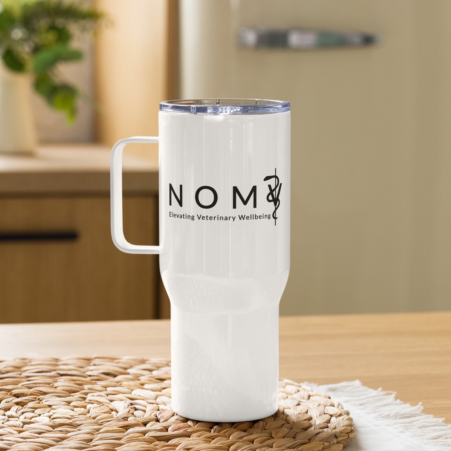 NOMV Travel mug with a handle
